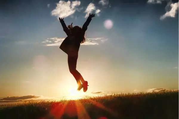 人懐っこいワンちゃんそのもの！男性ウケばつぐんな犬系女子の特徴・５選