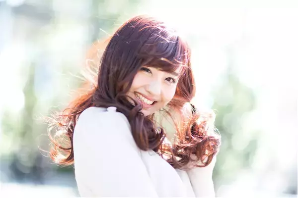 ふんわりヘアを死守して！髪のボリュームダウンを防ぐケア法