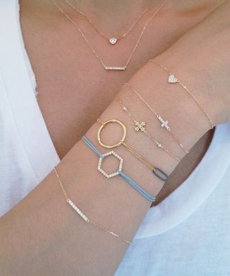 せっかくのアクセがしっくりこない・・・？コーデに映える色選びのポイントとは