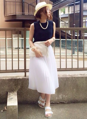 白アイテムを大人っぽく着こなすコツとは？