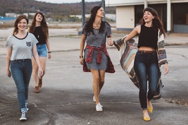 男子よりもきびしい目線！女子会コーデの注意ポイント