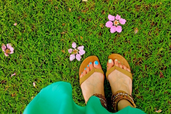 まだまだ出番！残暑におしゃれなフットネイル大全集