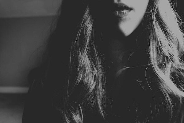 思わず触れたくなっちゃう・・・！ヘアオイルで男心をくすぐるツヤツヤヘアに。