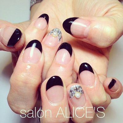 かわいいだけじゃダメ！クールなギャップで攻めるネイルデザイン