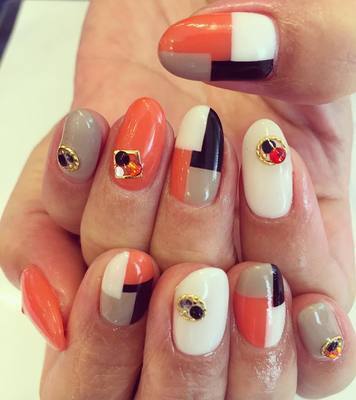 かわいいだけじゃダメ！クールなギャップで攻めるネイルデザイン