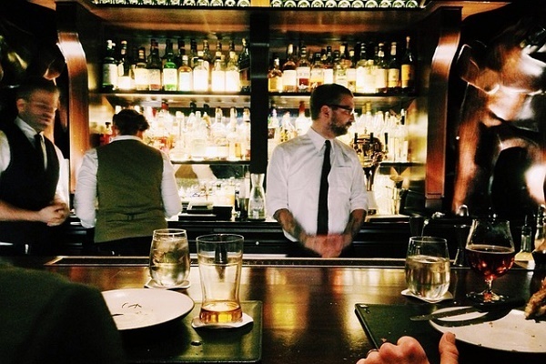 女性も覚えておこう！「食事デートに不向きなお店」の特徴・４つ