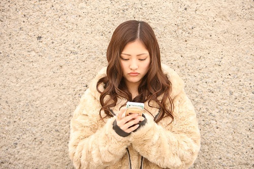 男子に「付き合ったら重そう」と思われちゃう女子の特徴・４選