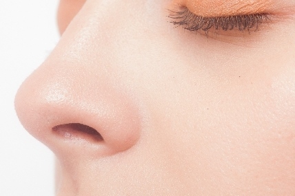 小鼻の黒ずみ撲滅！正しい毛穴ケア・３ステップ