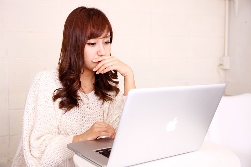 女子がやりがちな「元彼SNSチェック」あるある・４つ