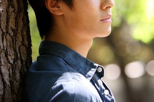 好きすぎて奇行に走る？！片思い男子の困った行動・５つ