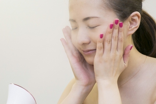 しっとりツヤ肌へと甦らせる！　クレンジング美容