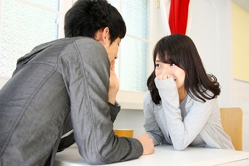気になる彼への第一印象を250％増しにする「座る位置」とは？