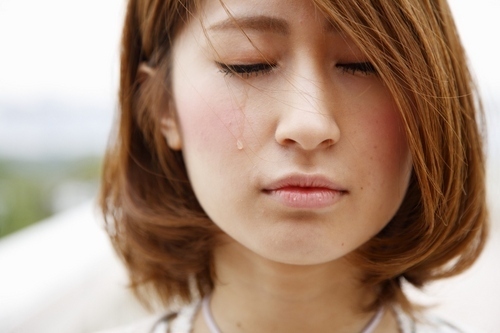 男を萎えさせない！「オンナの涙」の正しい使い方とは？