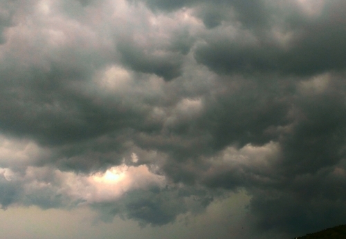 【夢占い】要注意！自然現象にまつわる不吉な夢・４つ