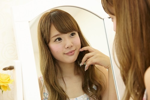 男子が嫌いな「女子のトレンドメイク」・４つ