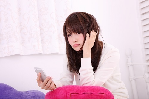KY認定！？グループラインで男性にイラっとされるNG発言・４選