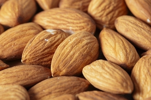 おやつを食べながら痩せられる！？アーモンドを食べてダイエットする方法