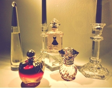 秋は香水を楽しむ絶好のチャンス！お気に入りを見つけて自己演出しよう
