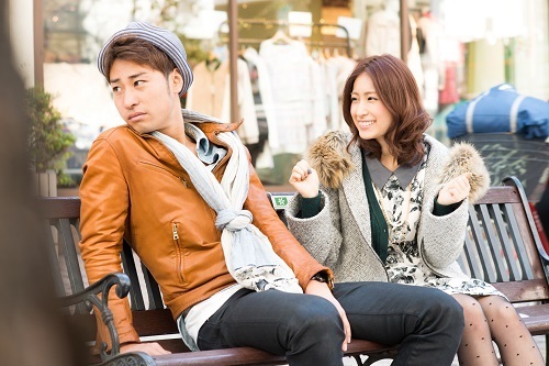 モテる女子はやらない！女性同士でネタにしていたら男性が引く話題・４選