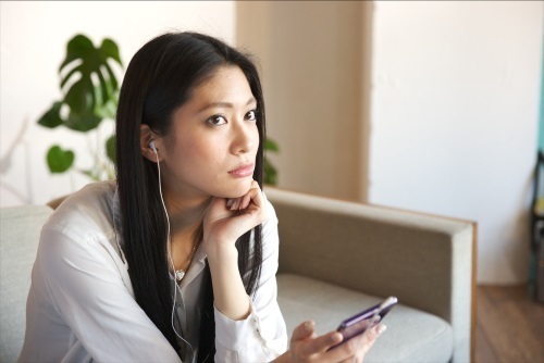 嫌いになったわけじゃない！男がLINEをすぐに返さない理由・４選