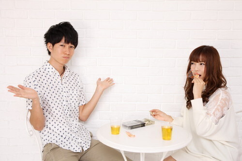 男子は引いてる！？「あの子、浮いてない？」と思われている女性の特徴・４つ