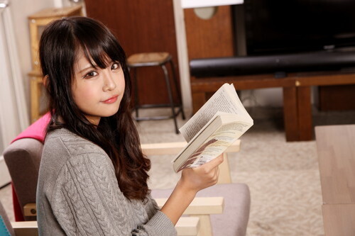 時代逆行ガール！モテたきゃ「一人でいるときスマホじゃなくて◯◯を持て」５選