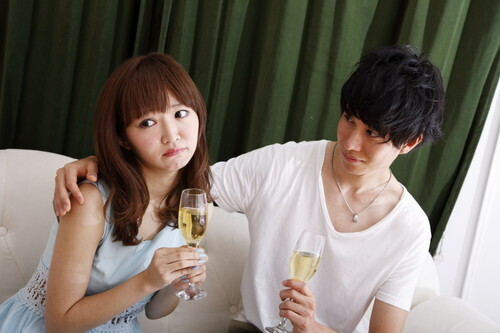 「いくら好きでも許せない！」コレだけはやめてほしい彼の癖・4選