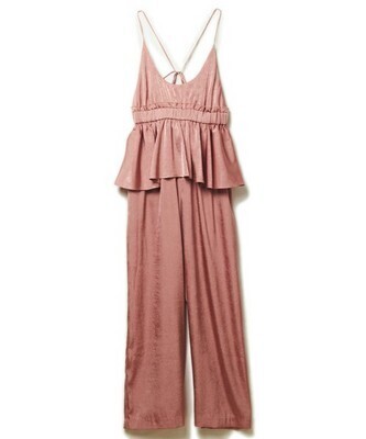 華やかルックの真骨頂♡キラキラアイテムで叶う夏のおめかしスタイル