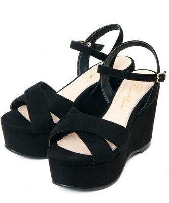 かわいいを極めたい！わたしたちの「ひとめぼれワンピ」はオフショル＆ヴィンテージレトロ♡