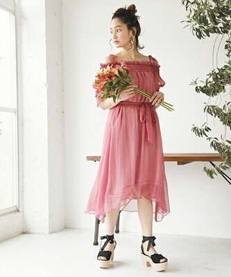 かわいいを極めたい！わたしたちの「ひとめぼれワンピ」はオフショル＆ヴィンテージレトロ♡