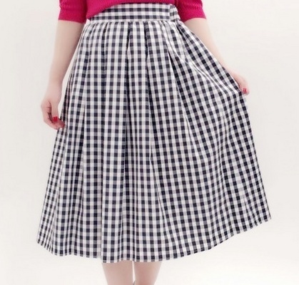 脱・カジュアルでかわいく♡「ロゴT」をガーリーに着こなして