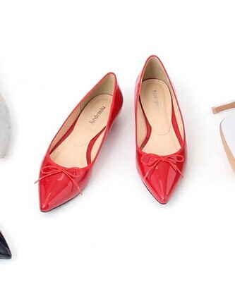 脱・カジュアルでかわいく♡「ロゴT」をガーリーに着こなして