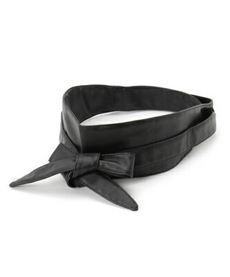 脱・カジュアルでかわいく♡「ロゴT」をガーリーに着こなして