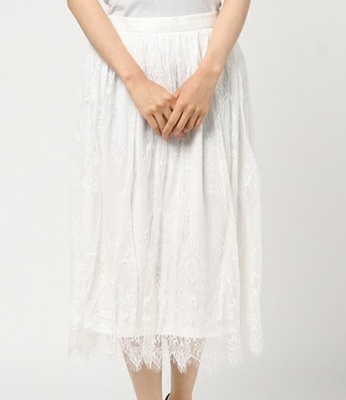 脱・カジュアルでかわいく♡「ロゴT」をガーリーに着こなして