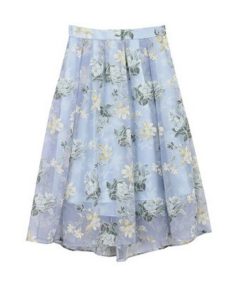 トップスにもボトムスにも！存在感ばっちりの大胆フリルで「かわいいわたし」を満喫♡