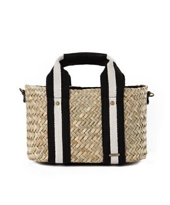 トップスにもボトムスにも！存在感ばっちりの大胆フリルで「かわいいわたし」を満喫♡