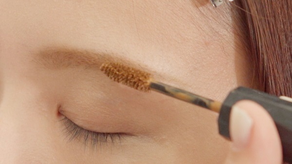 クール？それともフェミニン？変幻自在の夏イベントメイク