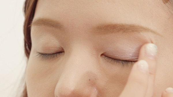 クール？それともフェミニン？変幻自在の夏イベントメイク