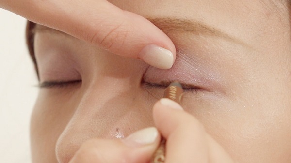 クール？それともフェミニン？変幻自在の夏イベントメイク