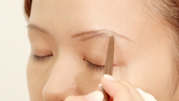 クール？それともフェミニン？変幻自在の夏イベントメイク