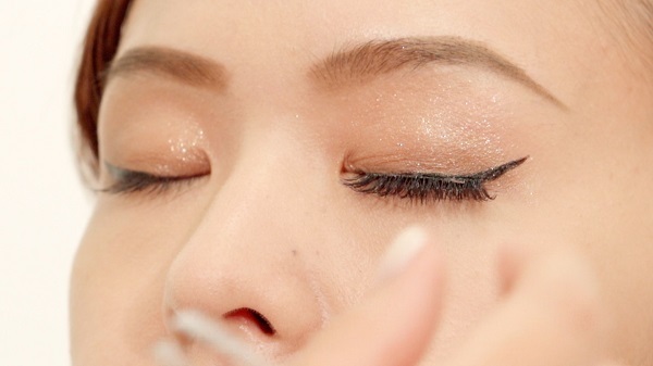 クール？それともフェミニン？変幻自在の夏イベントメイク