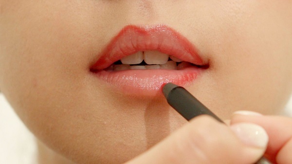 クール？それともフェミニン？変幻自在の夏イベントメイク