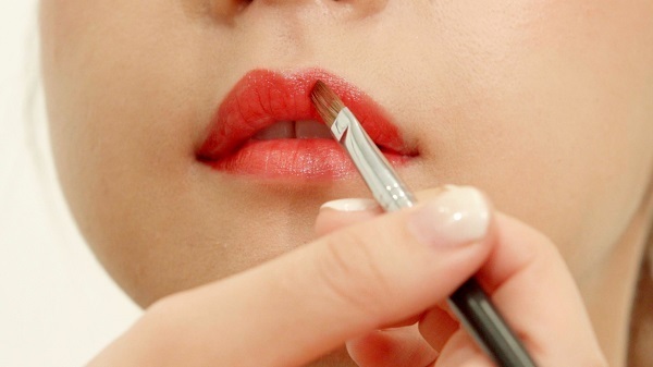 クール？それともフェミニン？変幻自在の夏イベントメイク