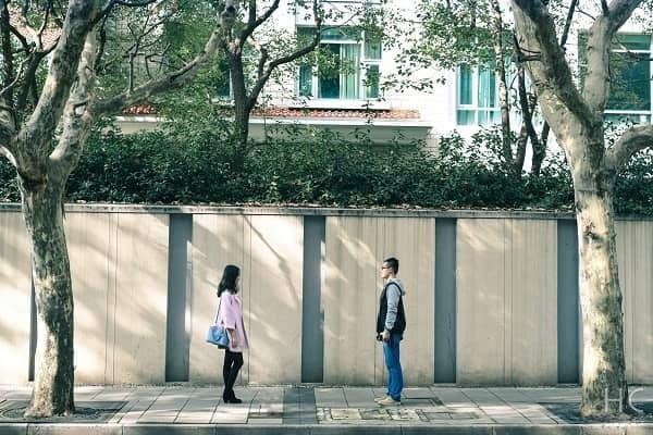 「ん・・・？」男性がデート中彼女に抱いている「違和感」