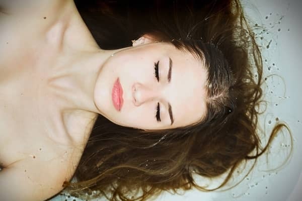 彼氏がいるのに別の男子とキス・・・。彼には正直に打ち明けるべき？