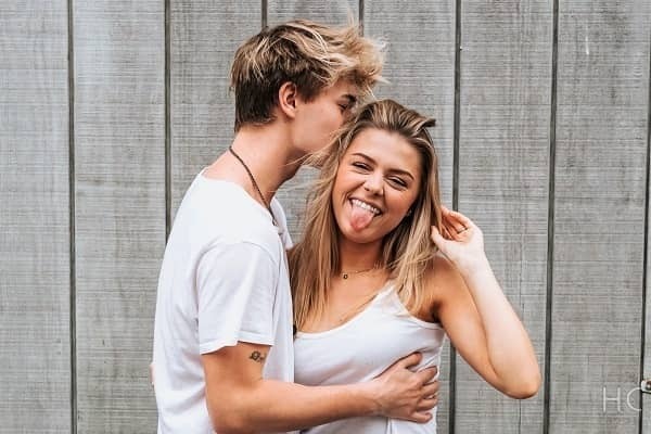 思い当たったら要注意！周囲がドン引きする迷惑カップルの特徴