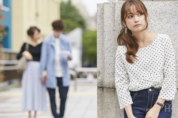 「油断した・・・最悪！」恋のライバルが気になるカレを奪うサイン