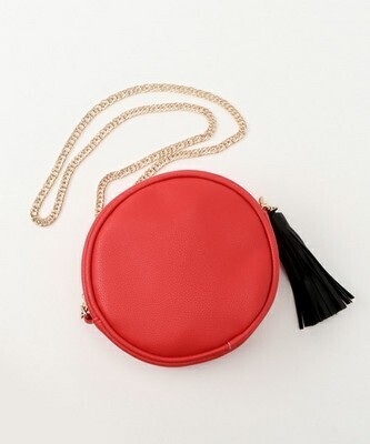 ワンポイントの「赤」で脱マンネリ♡効かせてこなれる使い方