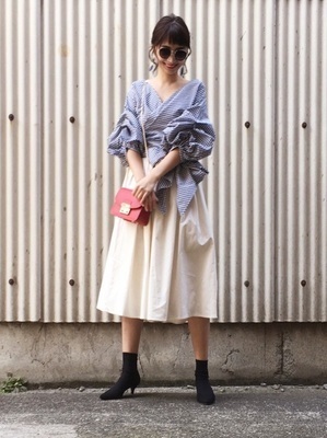 「清楚」で彼モテ♡「褒められコーデ」はネイビーが決め手！