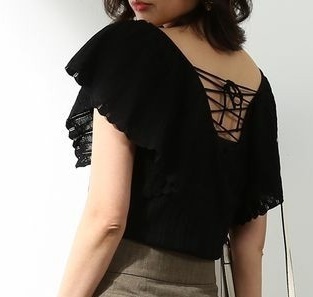 どこから見ても隙なし♡「背中魅せ」トップスで全方位モテ